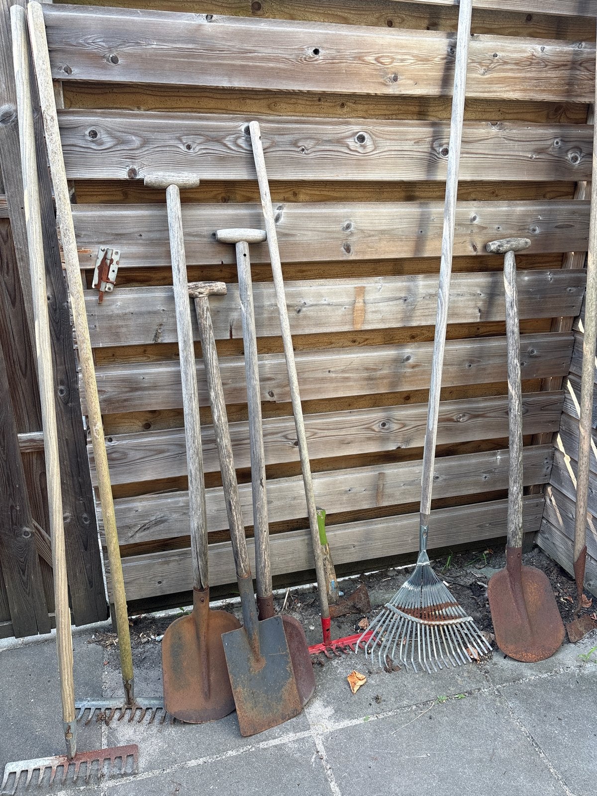 Gratis Diverse tuingereedschap set: schoppen, harken, bijl, Tuin en Terras, Ophalen, Gebruikt, Hark