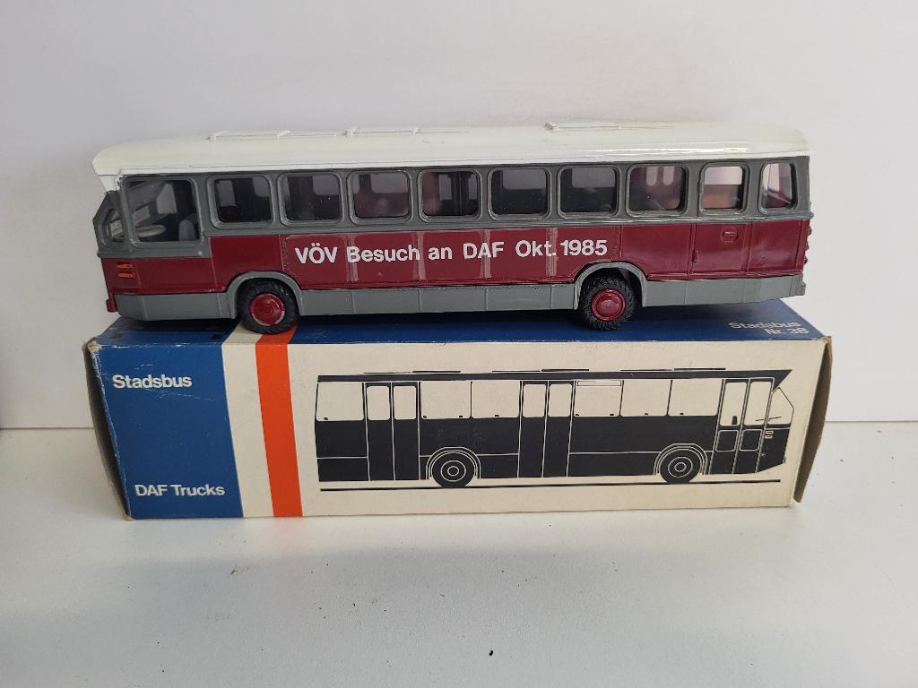 Lion Car  DAF Stadsbus no38 bedrijfsbezoek 1985, Hobby en Vrije tijd, Modelauto's | 1:50, Verzenden, Zo goed als nieuw, Bus of Vrachtwagen