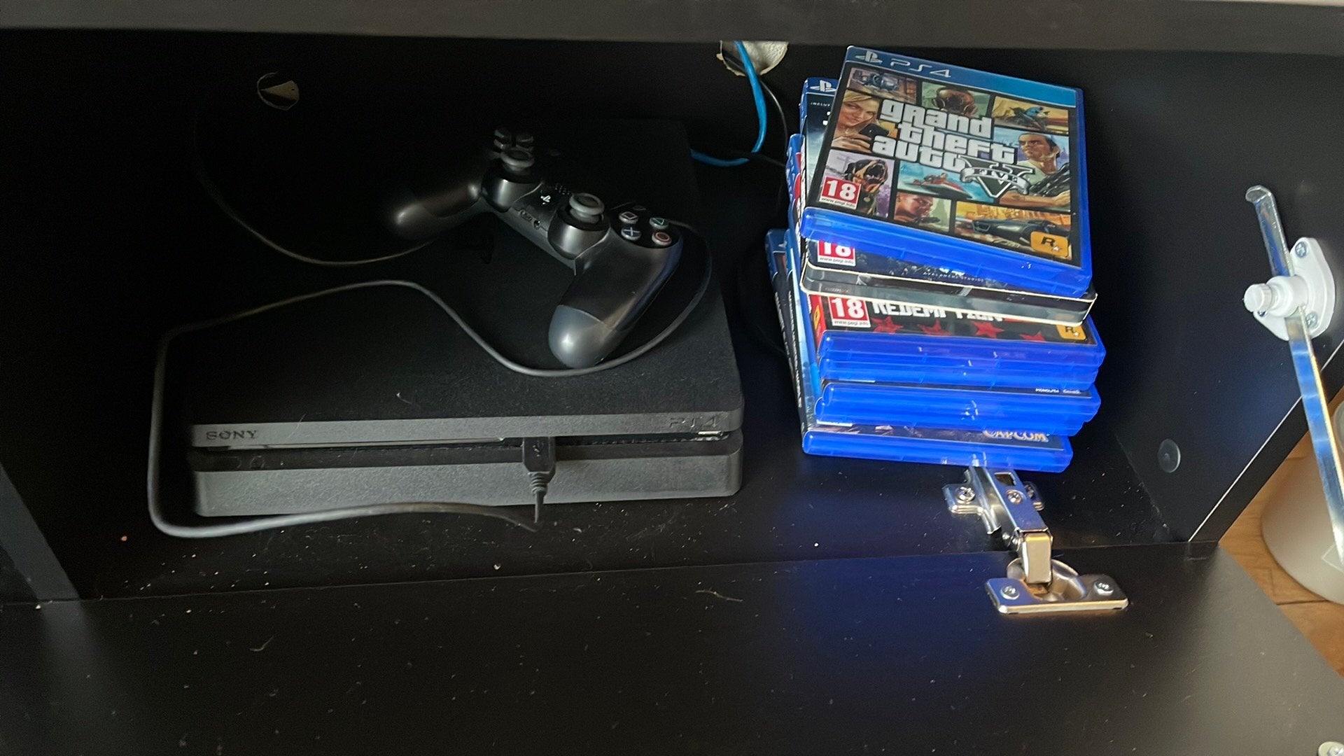 PS 4, Ophalen of Verzenden, Zo goed als nieuw, Met 1 controller, Slim