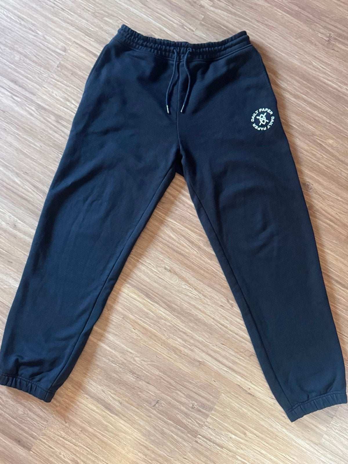 Daily Paper Joggingbroek Zwart Maat M, Maat 38/40 (M), Zwart, Ophalen of Verzenden, Zo goed als nieuw