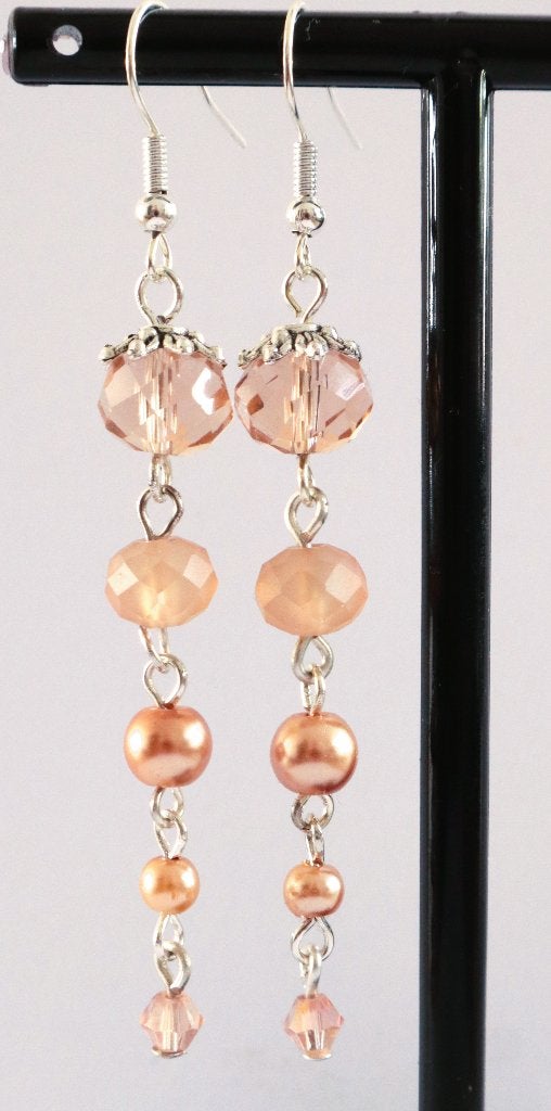 Lange oorbellen met beige kralen en parels, Overige materialen, Hangers, Beige, Nieuw