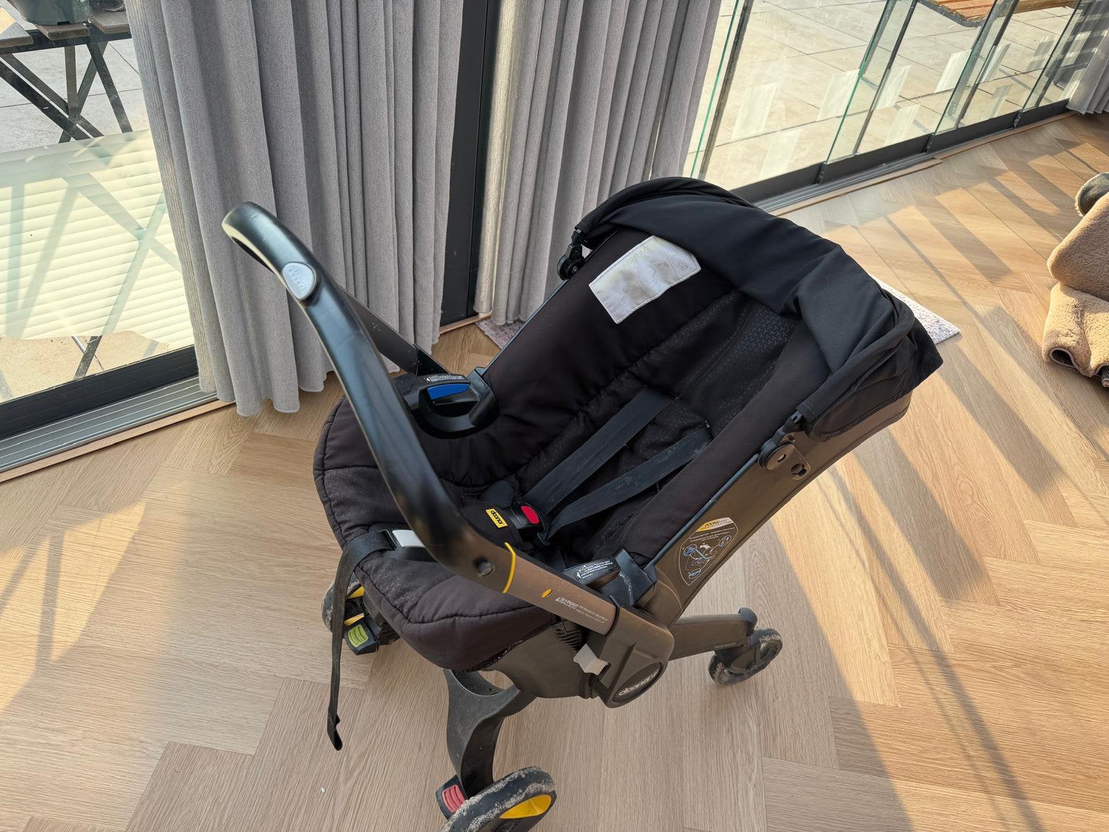 Doona kinderwagen/ autozitje in 1 met alle accessoires, Ophalen, Zo goed als nieuw, Regenhoes