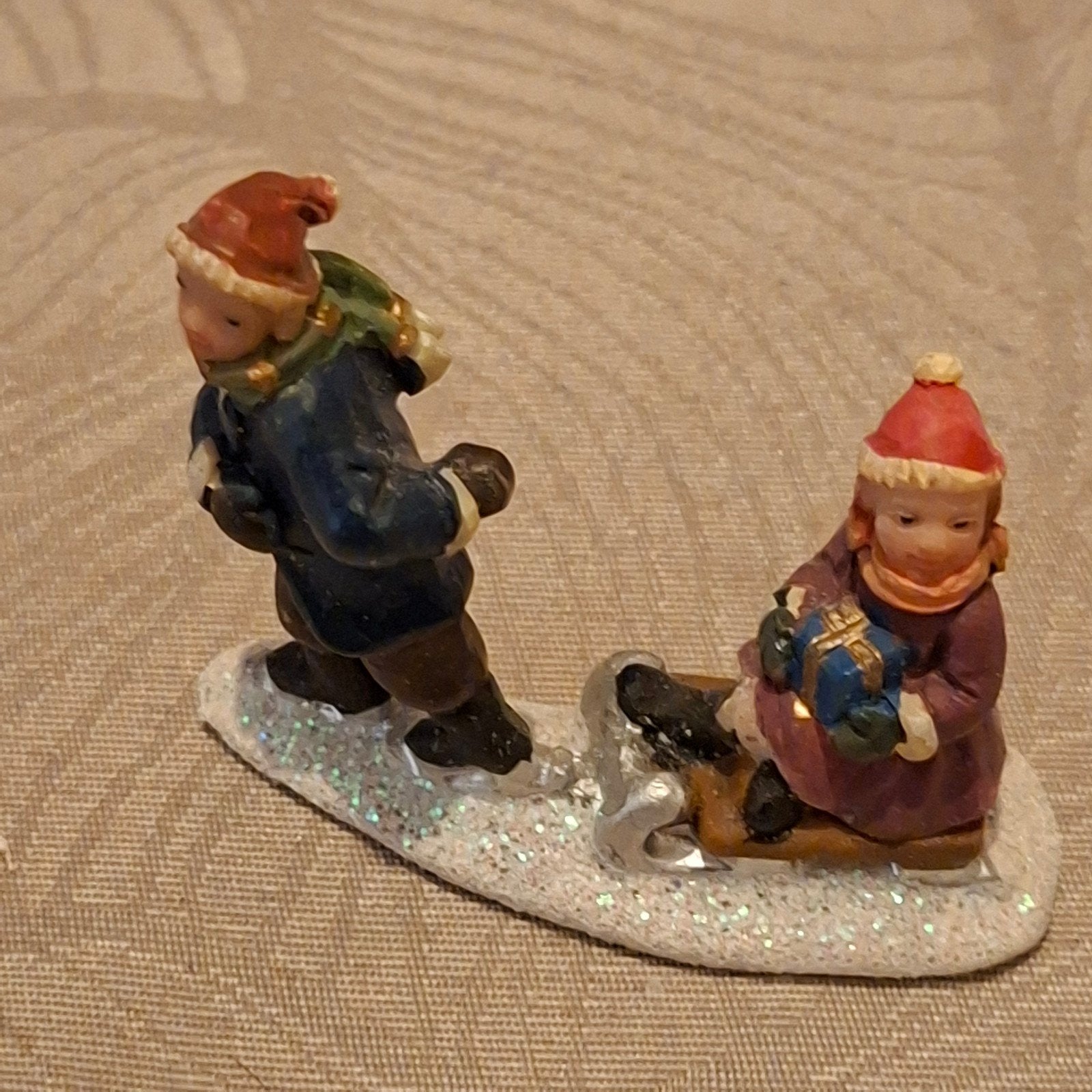 kerstdorp figuur spelende kinderen, Ophalen of Verzenden, Zo goed als nieuw