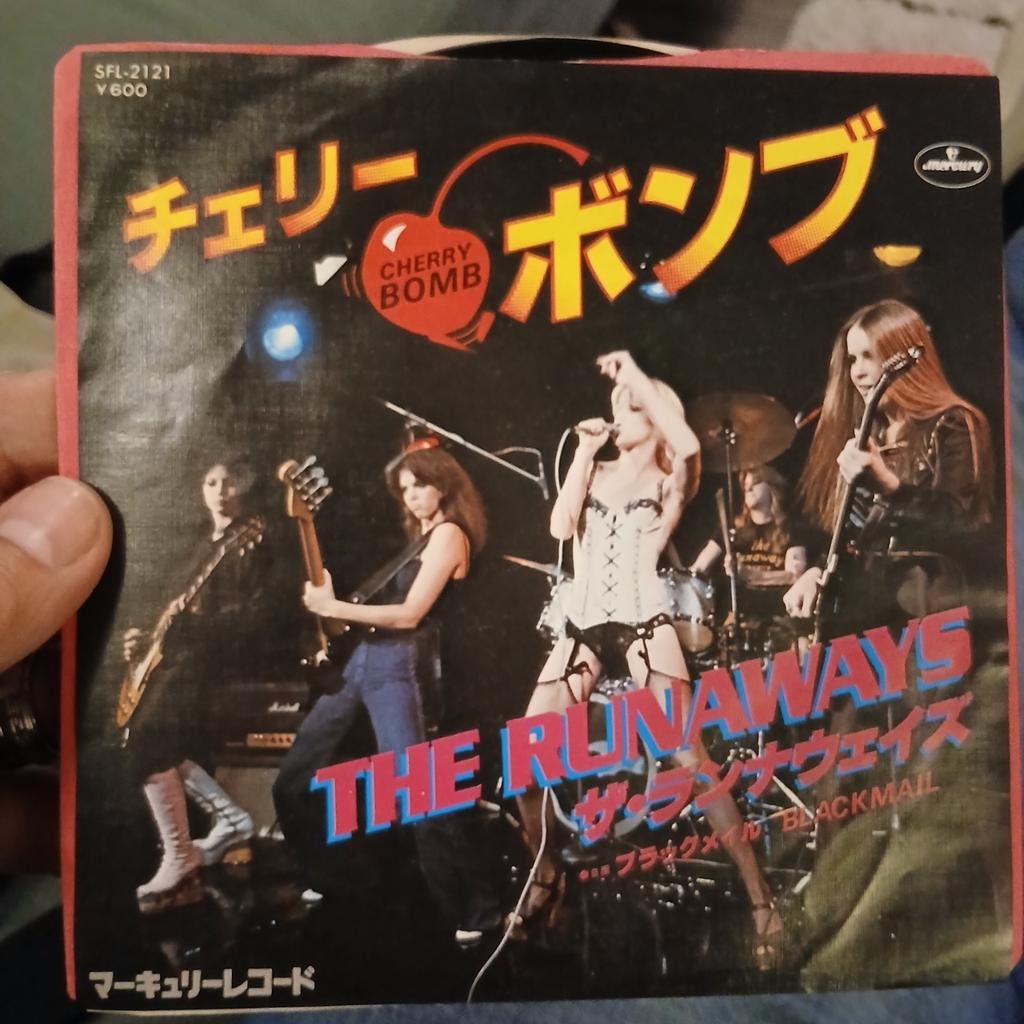 The Runaways - Cherry Bomb / Blackmail (Japanse Single), Cd's en Dvd's, Fotohoes, Ophalen of Verzenden, Zo goed als nieuw, Rock en Metal