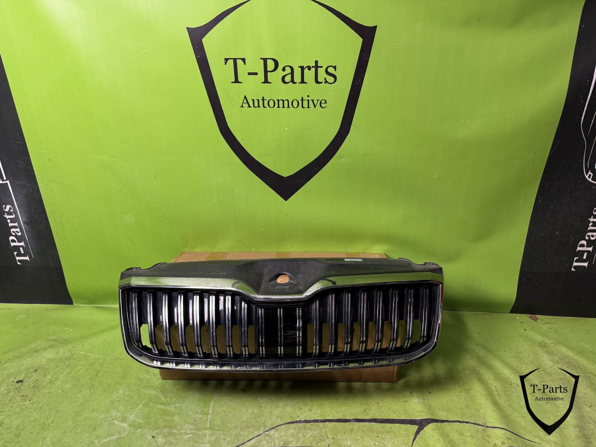 skoda superb grille bumper voorbumper, Skoda, Bumper, Skoda Auto a.s., Gebruikt