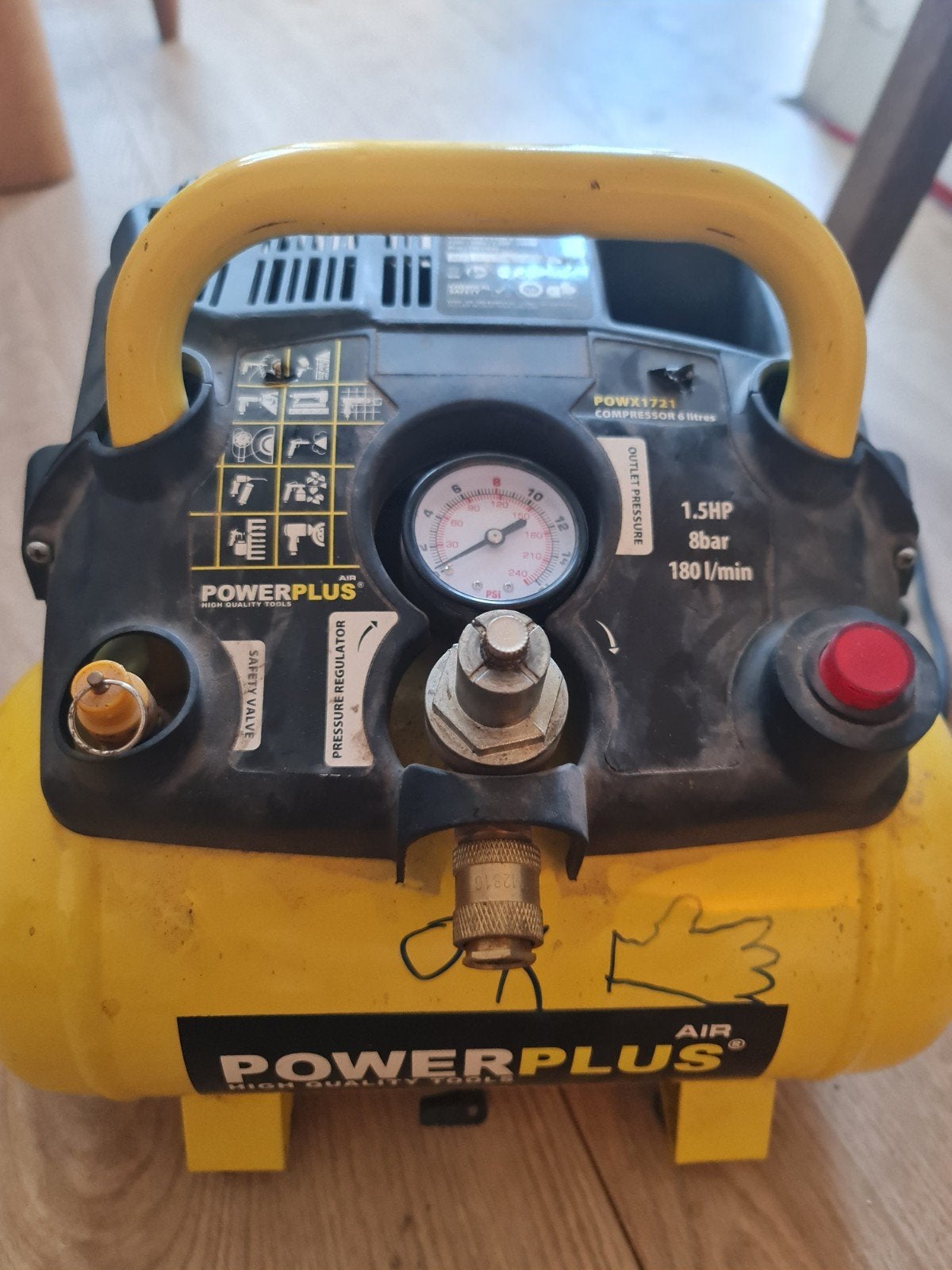 POWERPLUS POWX1721 Compressor 6 liter - 8 bar, Doe-het-zelf en Verbouw, Compressors, Ophalen