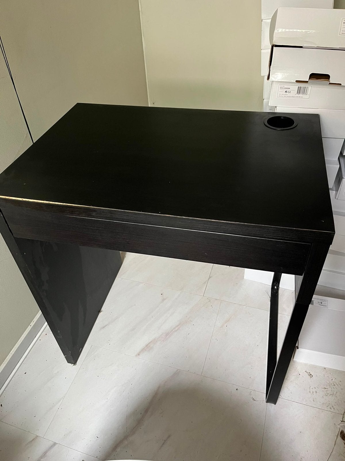 IKEA Bureau met lade en kabeldoorvoer, Ophalen, Zwart, Gebruikt, Met lades