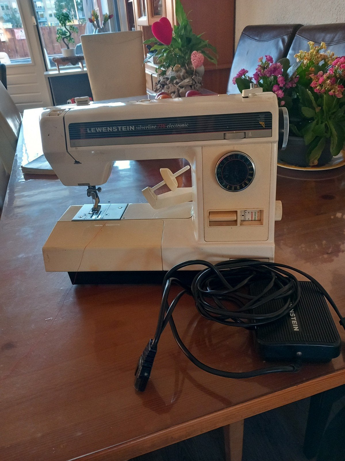 naaimachine met veel mogelijkheden, Hobby en Vrije tijd, Ophalen, Gebruikt, Naaimachine, Lewenstein