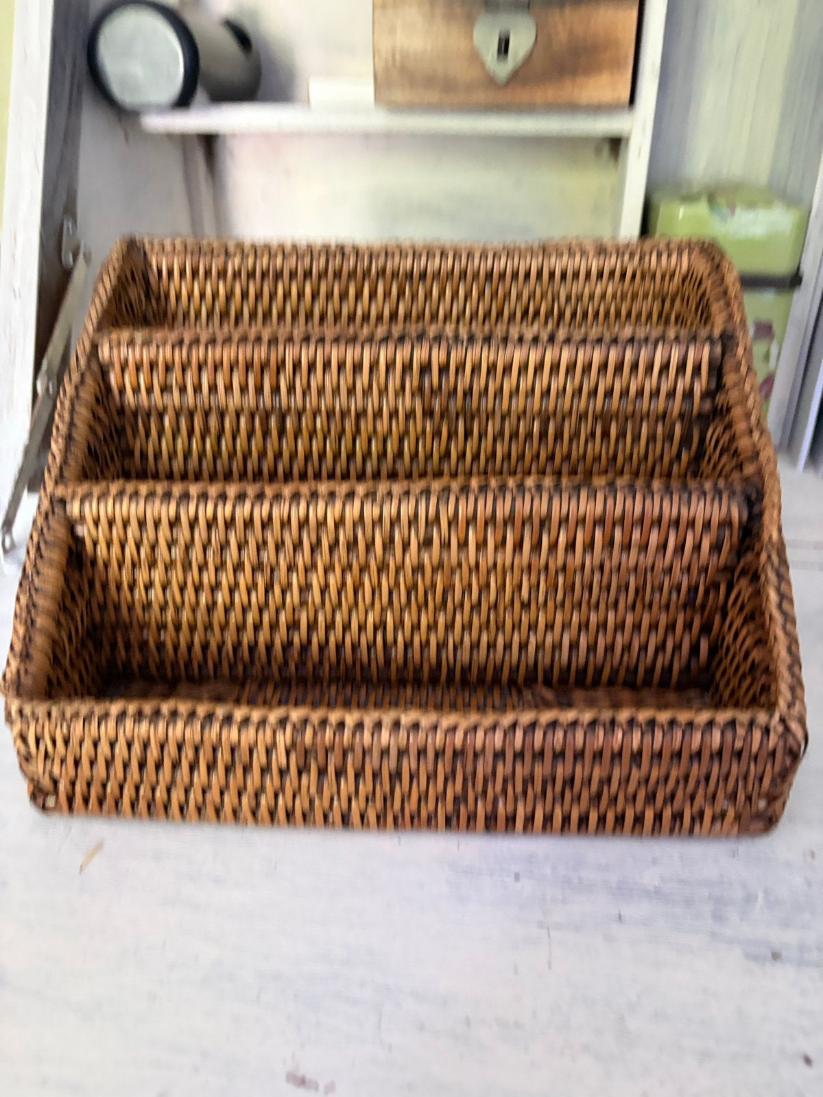 Rotan opbergmand met 3 vakken, Gebruikt, Gevlochten, Mand, Ophalen of Verzenden