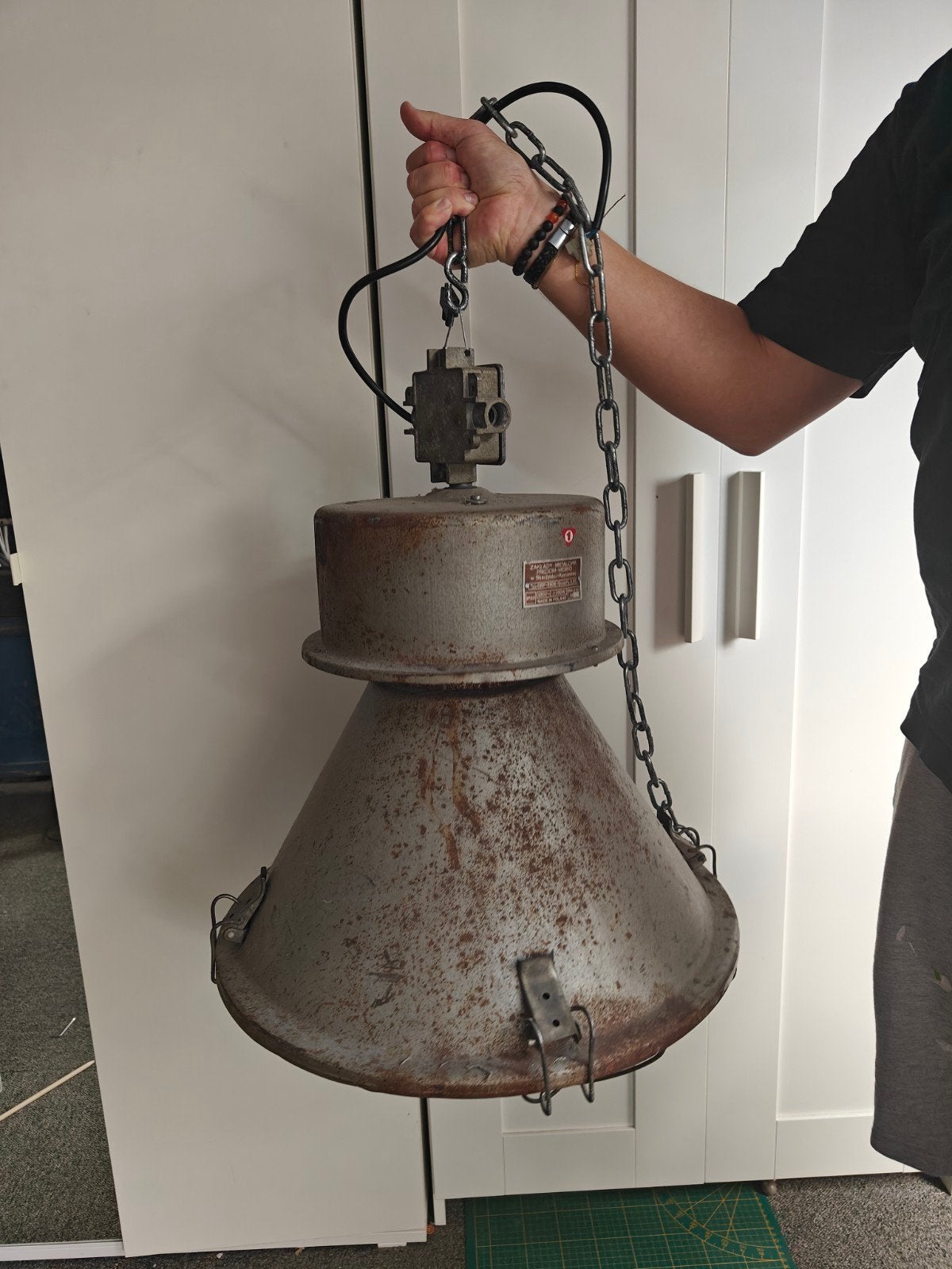 Industriële lamp, Ophalen