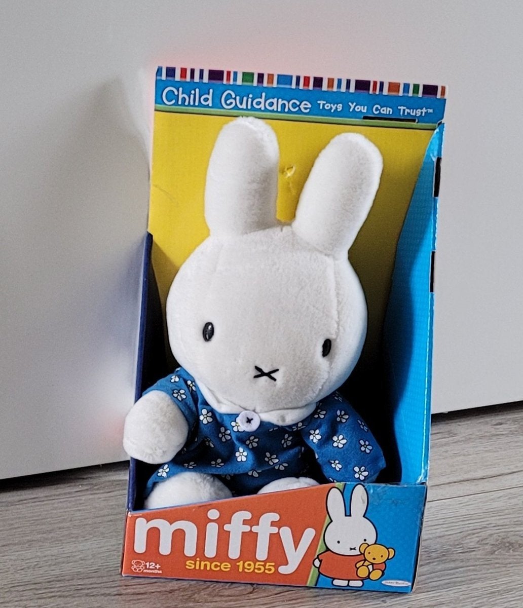 Nijntje knuffel in blauw bloemenjurkje, Overige merken, Met kleding of accessoire, Nijntje, Ophalen of Verzenden