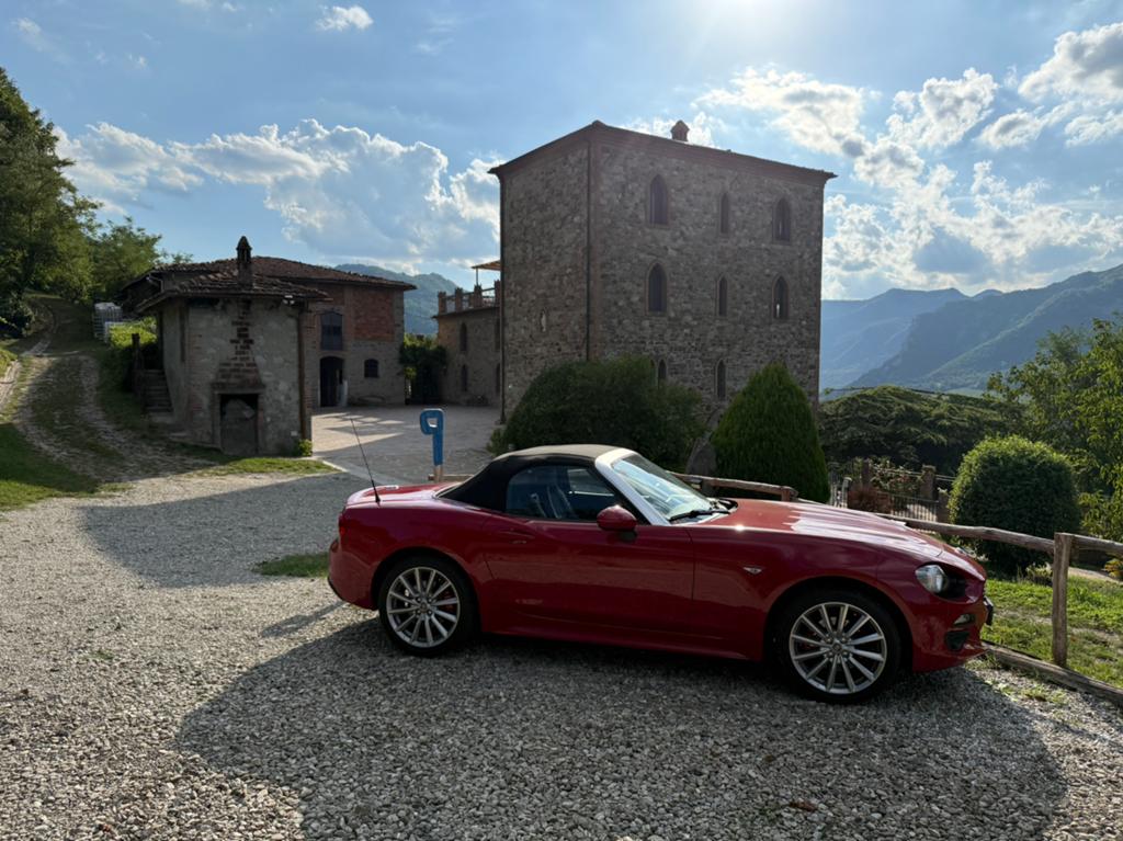 Fiat 124 Spider 1.4 Multiair Turbo 16v 140pk 2017 Rood, 1025 kg, Achterwielaandrijving, 40 €/maand, Zwart