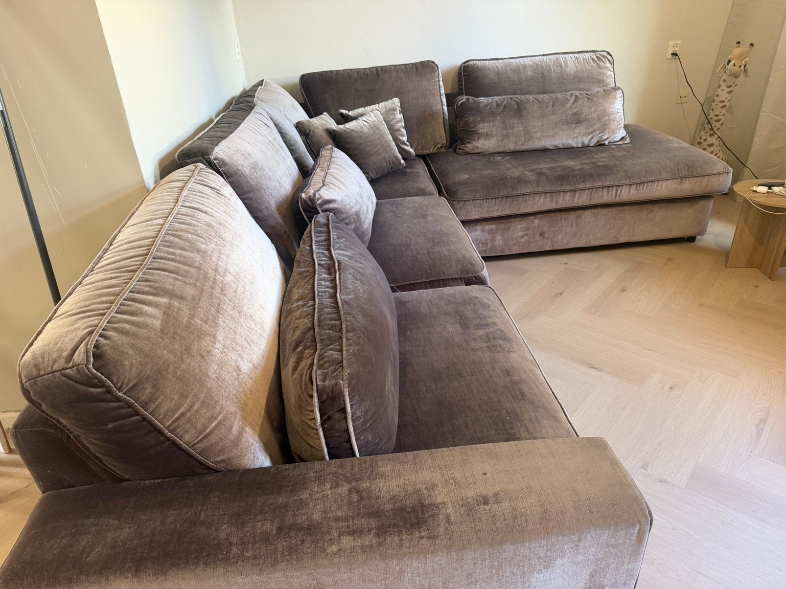 Ruime luxe hoekbank / loungebank taupe velours 305 x 245 cm, Ophalen, Gebruikt, Stof