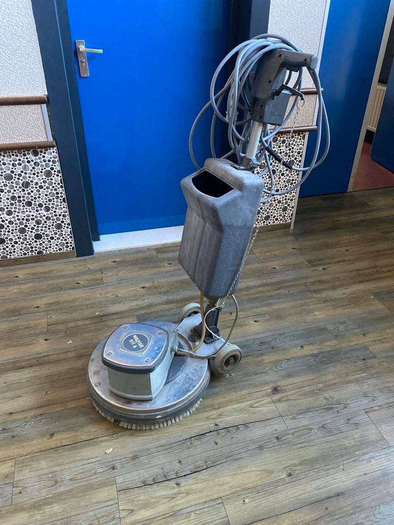 Nilfisk 511 A Schrob-/Boenmachine - Professionele Reiniging, Ophalen, Gebruikt, Schrobmachine