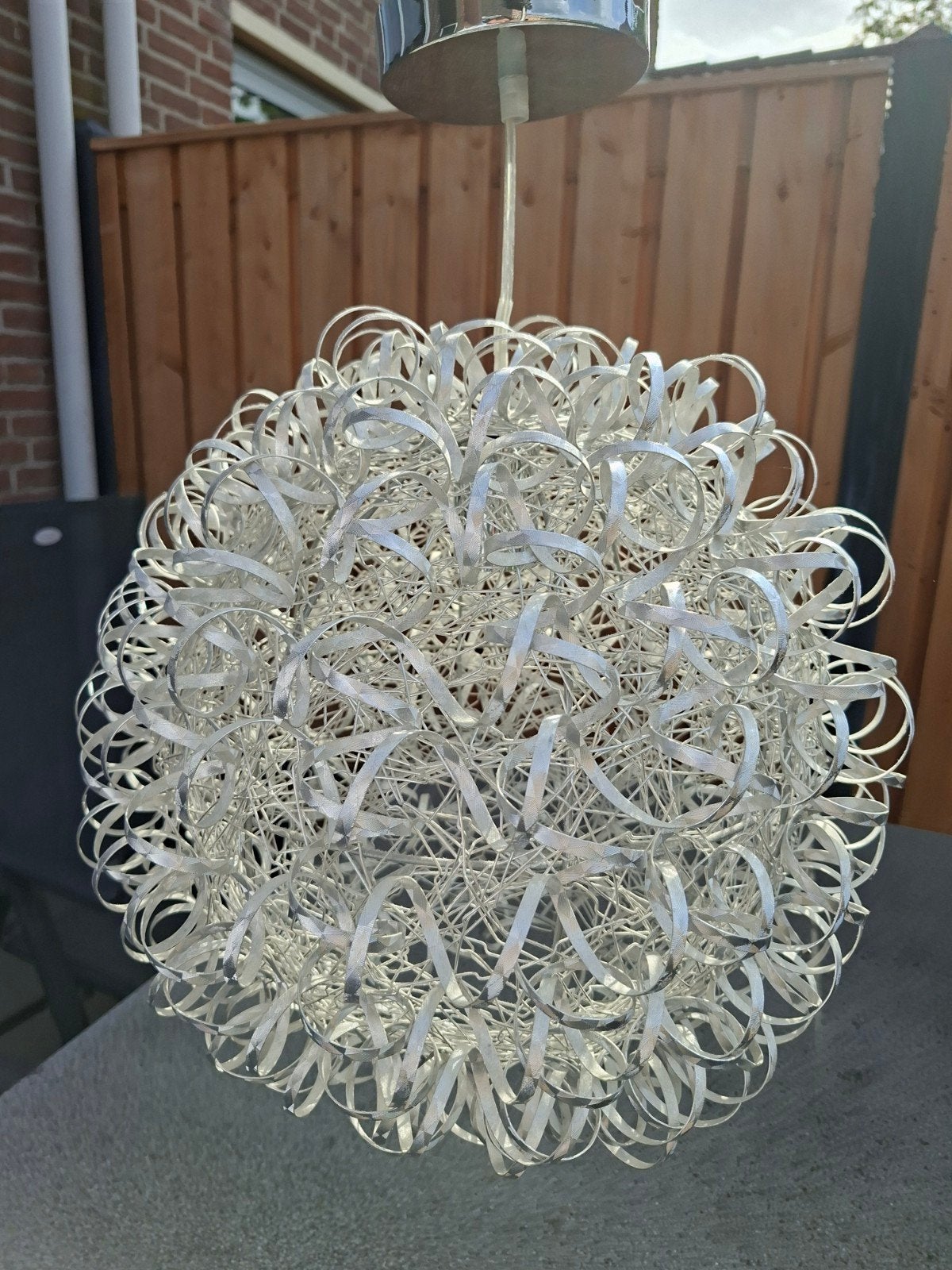 Moderne hanglamp zilverkleurig spiraal design, Ophalen, Gebruikt, 50 tot 75 cm, Metaal