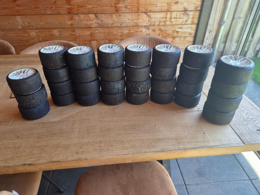 Onroad banden, Ophalen of Verzenden, Overige schalen, Benzine, Onderdeel