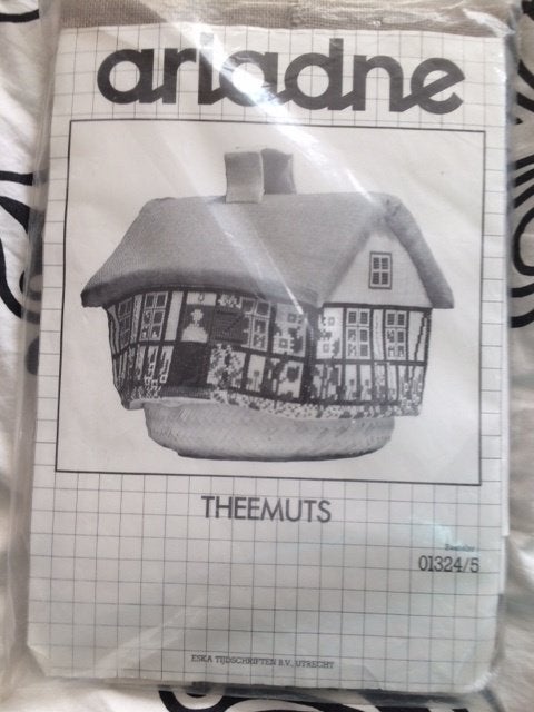 borduurpakket ariadne theemuts vintage, Ophalen of Verzenden, Gebruikt, Handborduren, Borduurpakket