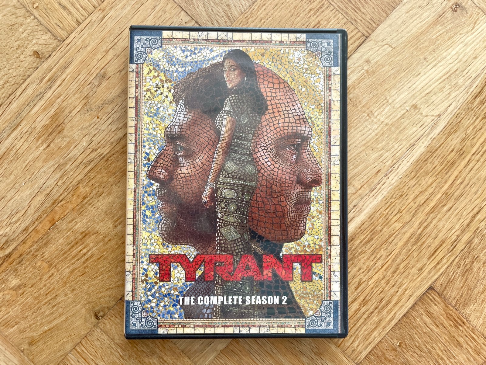 Tyrant - Seizoen 2 op DVD (nette staat, met ENG), Engels, Vanaf 16 jaar, Ophalen of Verzenden, Zo goed als nieuw