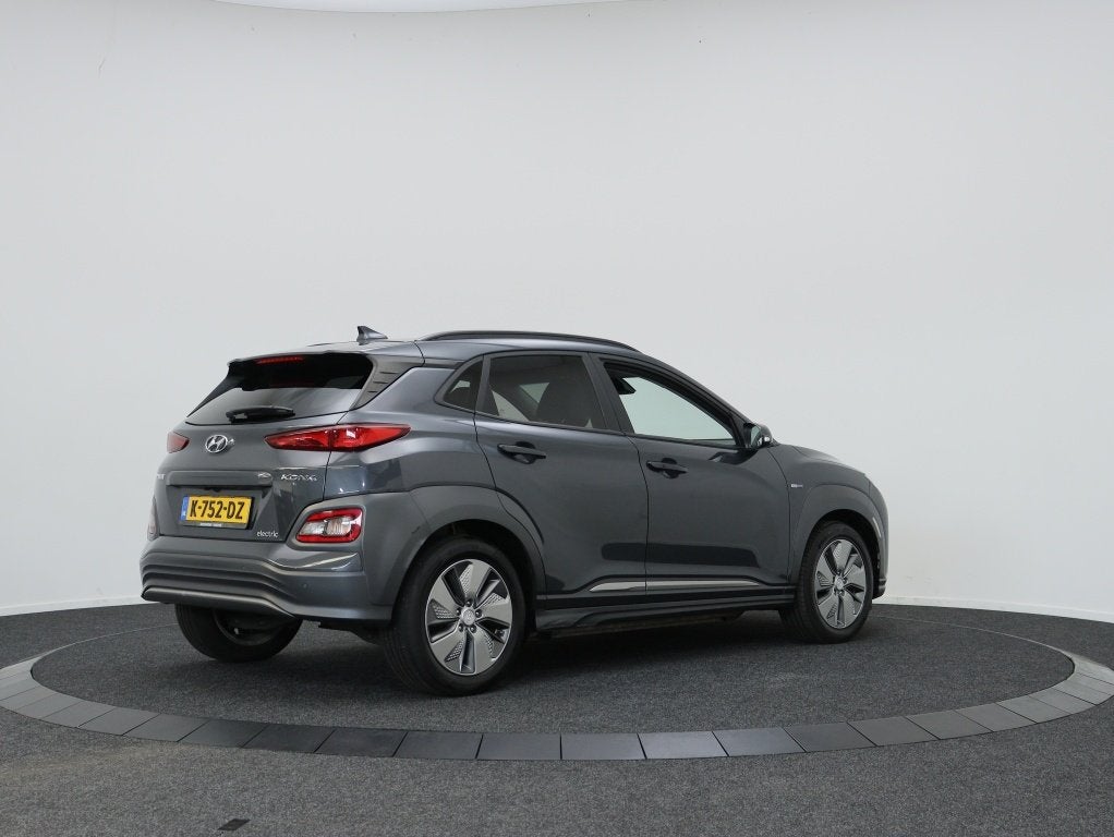 Hyundai KONA EV Premium 64 kWh | Stoelverwarming | Stoelvent, Auto's, 12 maanden, 0 cilinders, Gebruikt, Zwart