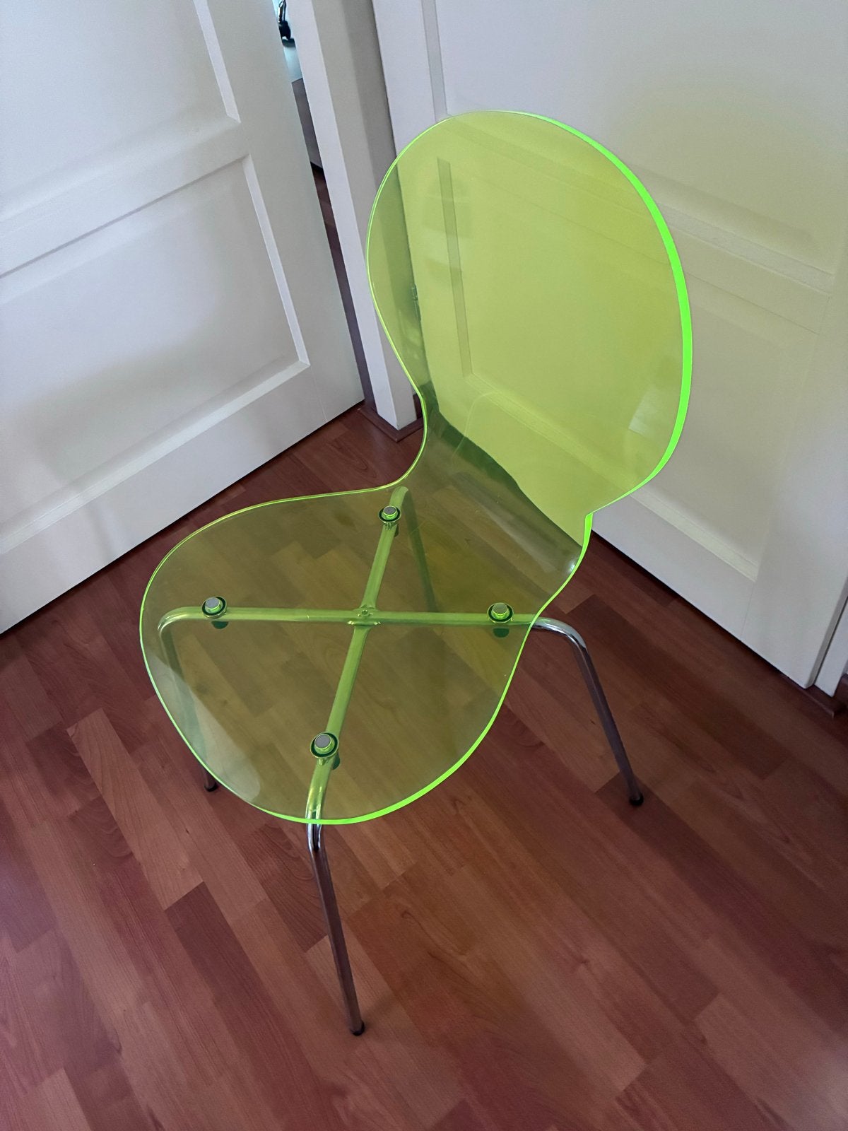 2 Neon groene stoelen, Huis en Inrichting, Stoelen, Ophalen, Kunststof, Gebruikt, Twee