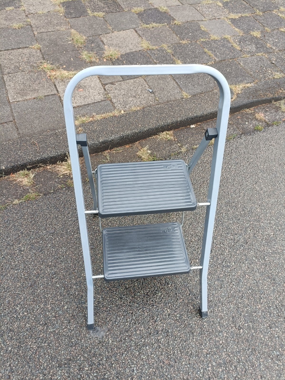 huihoud trap met 2 treden, Doe-het-zelf en Verbouw, Ladders en Trappen, Ophalen, Zo goed als nieuw