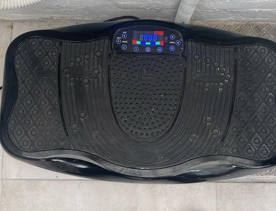 Vibratieplaat / fitness trilplaat met remote control, Ophalen, Zo goed als nieuw, Apparaat