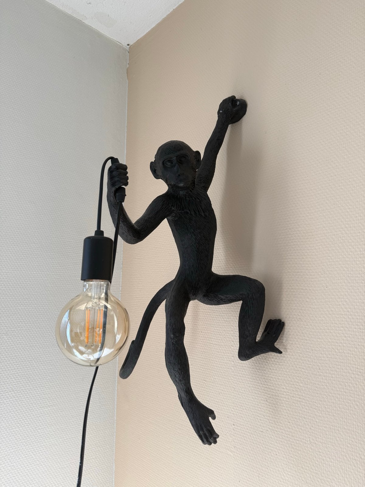 Aap lamp - Zwarte wandlamp in de vorm van een aap, Ophalen, Kunststof, Modern, Gebruikt