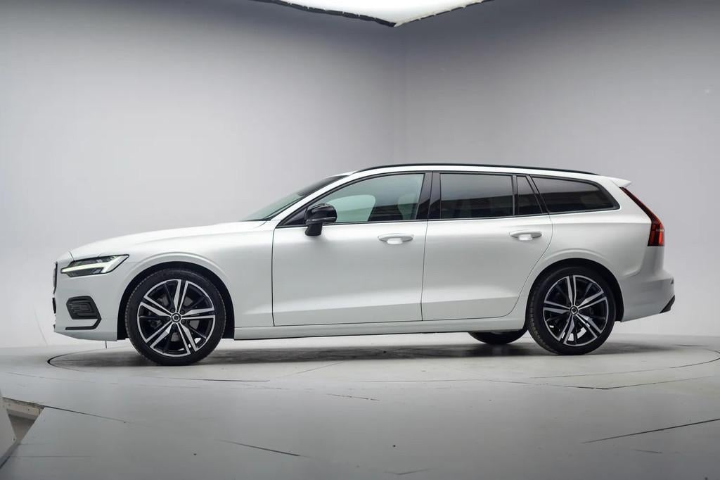 Volvo V60 2.0 B3 Essential Facelift Aut. [ Navi Camera Carpl, Auto's, Automaat, 4 cilinders, 1969 cc, 1634 kg