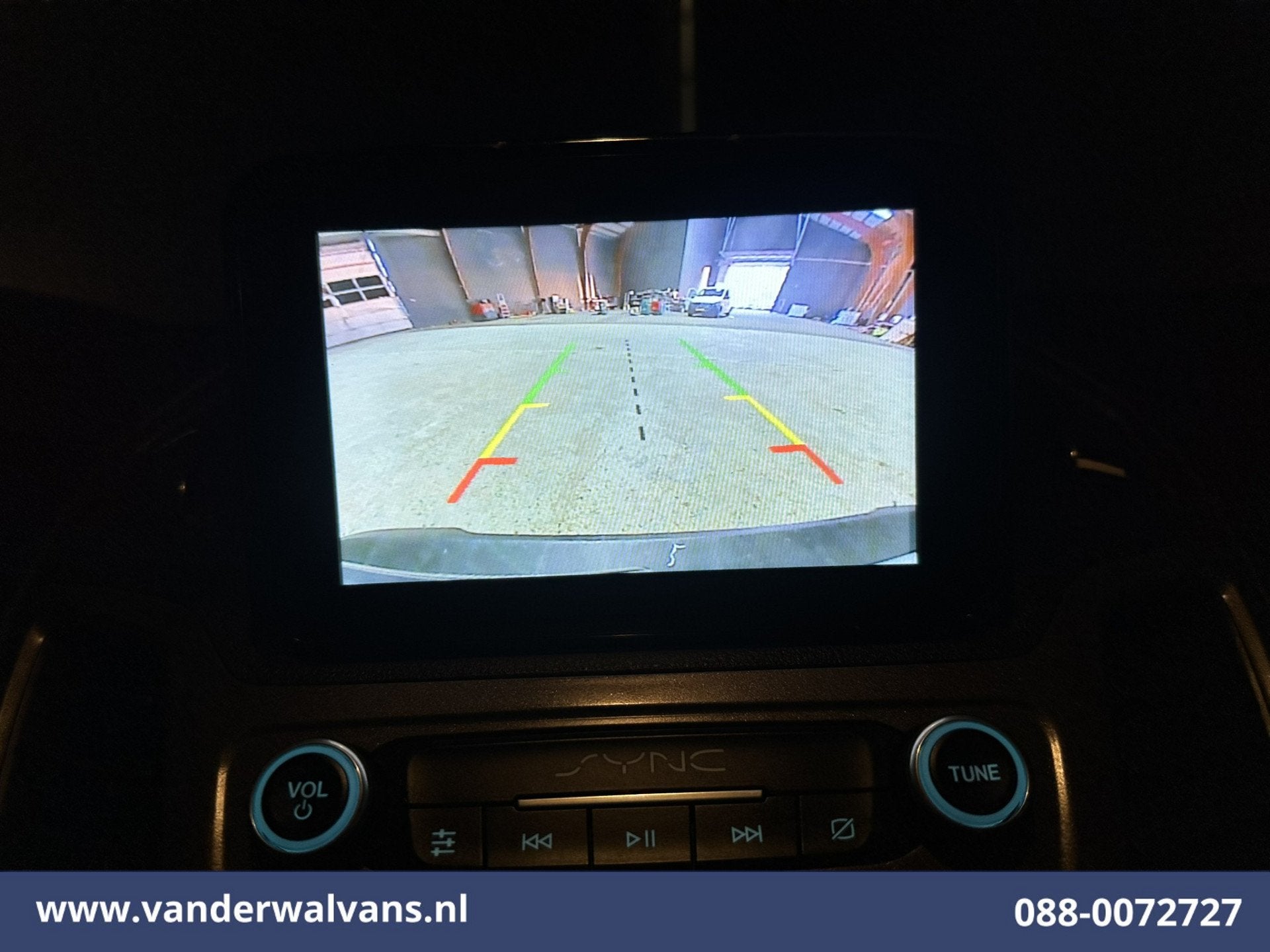 Foto 2 van Ford Transit Connect 1.5 EcoBlue 100pk L2H1 Euro6 Airco | Ca