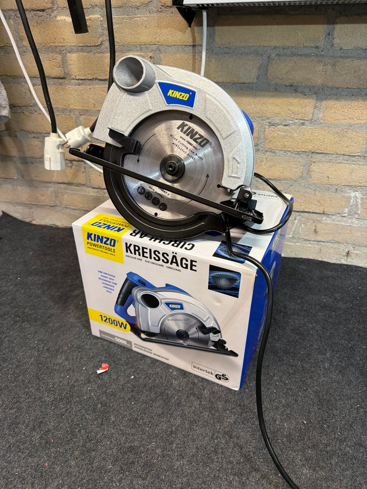 Nieuwe Kinzo Cirkelzaag 1200W - Krachtig en Ongebruikt