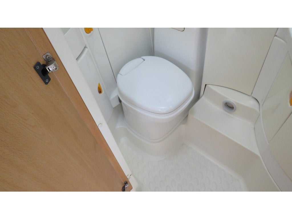 Foto 13 van KNAUS SUDWIND 550 TKM BJ 2001 NU €6999