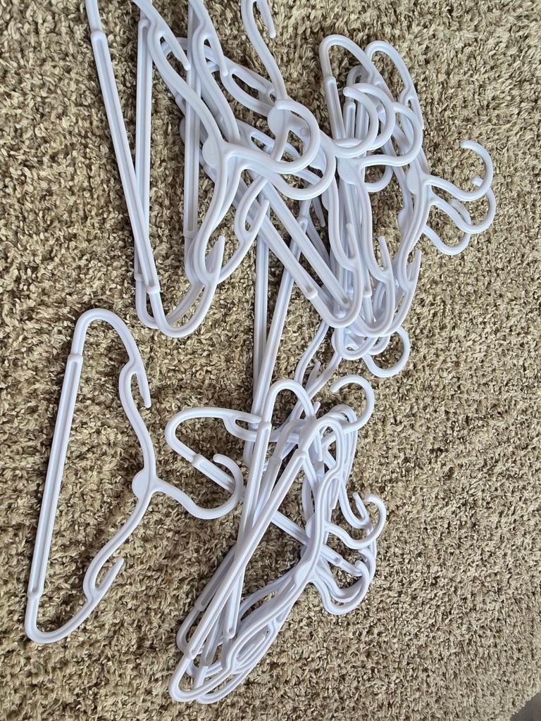 Witte plastic kledinghangers (18 stuks), Ophalen, Kunststof