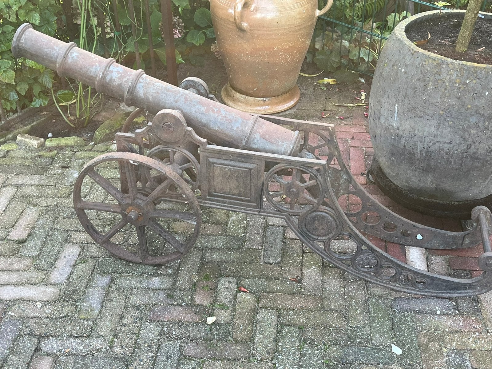 Groot gietijzeren kanon 150 lang. 80 hoog., Ophalen, Zo goed als nieuw