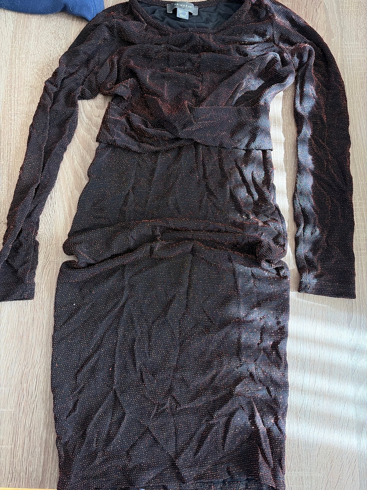 Primark Zwarte Jurk met Rode Glitter - Maat 36 (S), Zwart, Ophalen of Verzenden, Zo goed als nieuw, Maat 36 (S)
