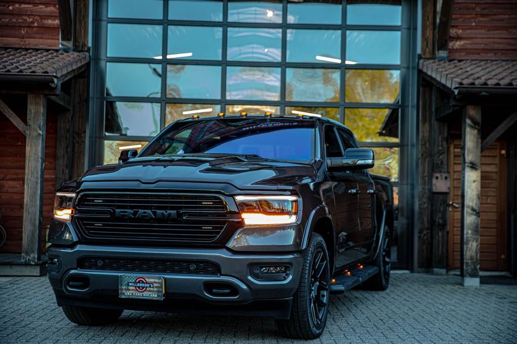 Dodge Ram 1500 5.7 V8 Laramie night | | 1e eigenaar | org nl, Auto's, Automaat, Gebruikt, 5654 cc, 402 pk