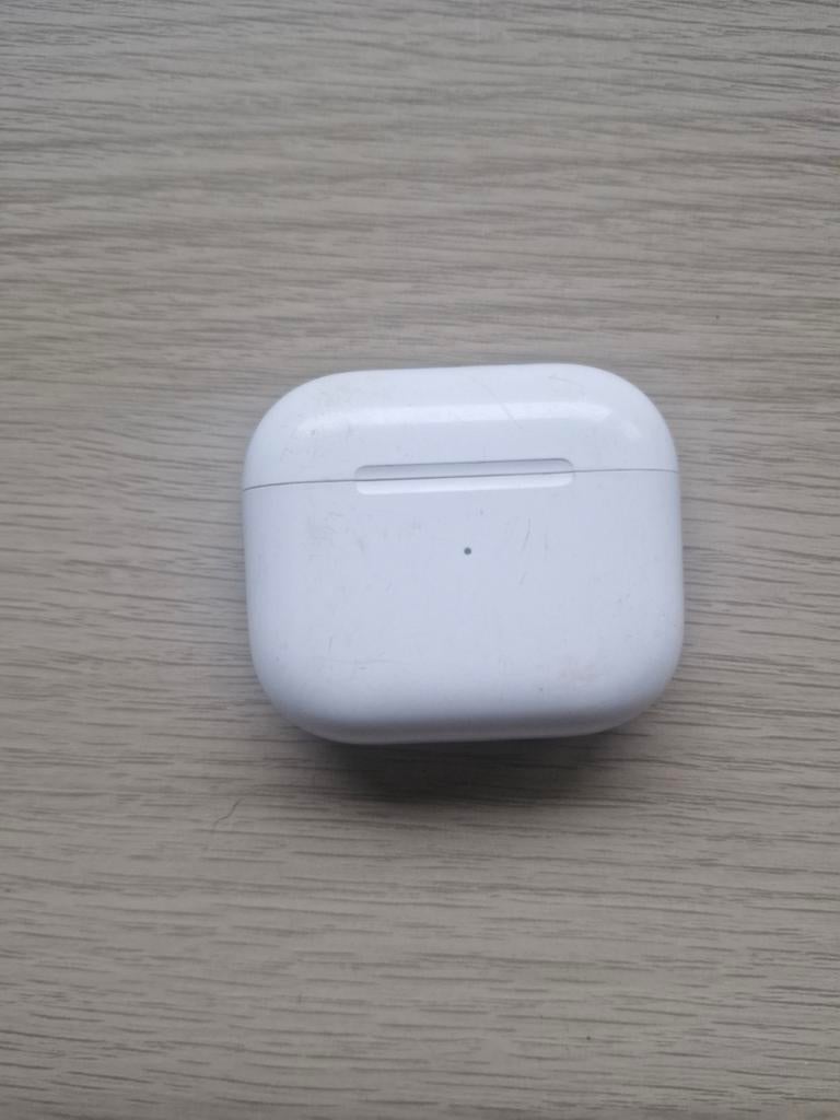 Gebruikte AirPods (met oplaadcase), Ophalen of Verzenden, Gebruikt, Overige merken, Draadloos