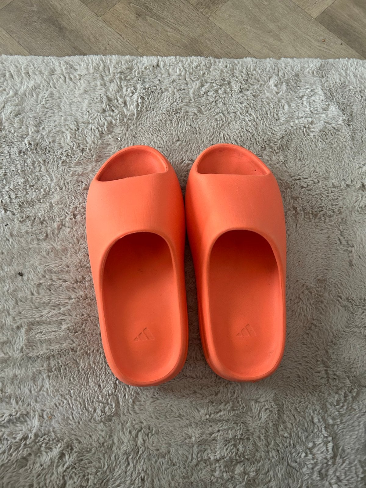 Adidas Yeezy Slides - Maat 43, Ophalen of Verzenden, Gedragen, Oranje, Slippers