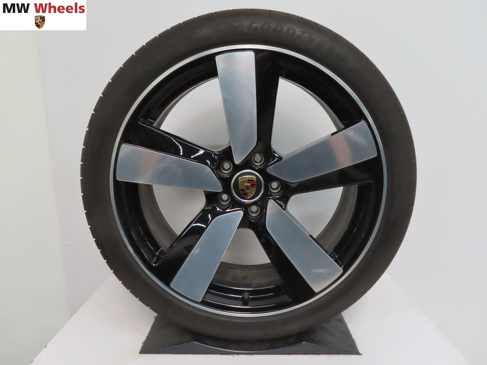 Originele Porsche Macan 2025 EV 22 inch velgen zomerbanden, Auto-onderdelen, Gebruikt, 255 mm, -, -