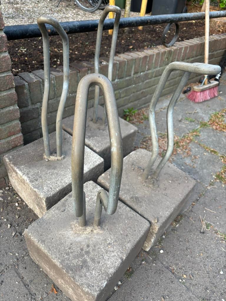 4 fietsenrekken met betonnen voet, Fietsen en Brommers, Ophalen of Verzenden, Gebruikt