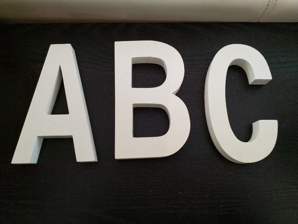 Witte houten letters A, B, C om op te hangen, Ophalen of Verzenden, Gebruikt, Wanddecoratie