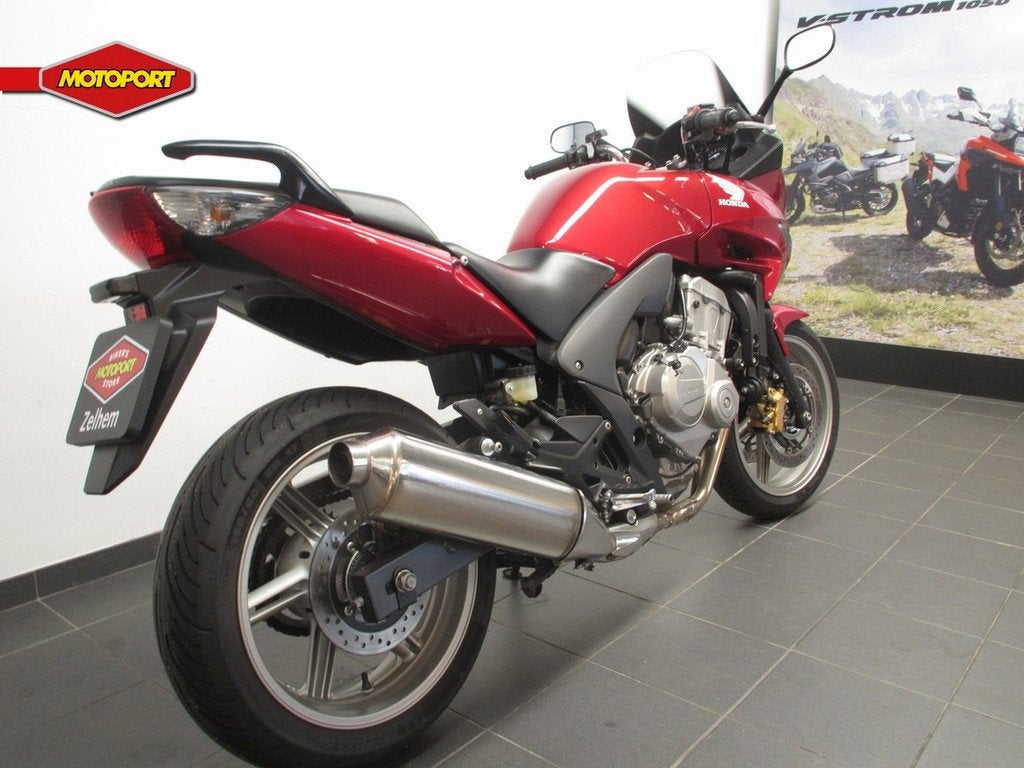 Honda CBF 600 S ABS (bj 2008), Doornveld 180-184
B-1731  ZELLIK, BE, Honda Motor Europe Ltd, Belgian Branche, Bedrijf, Sport