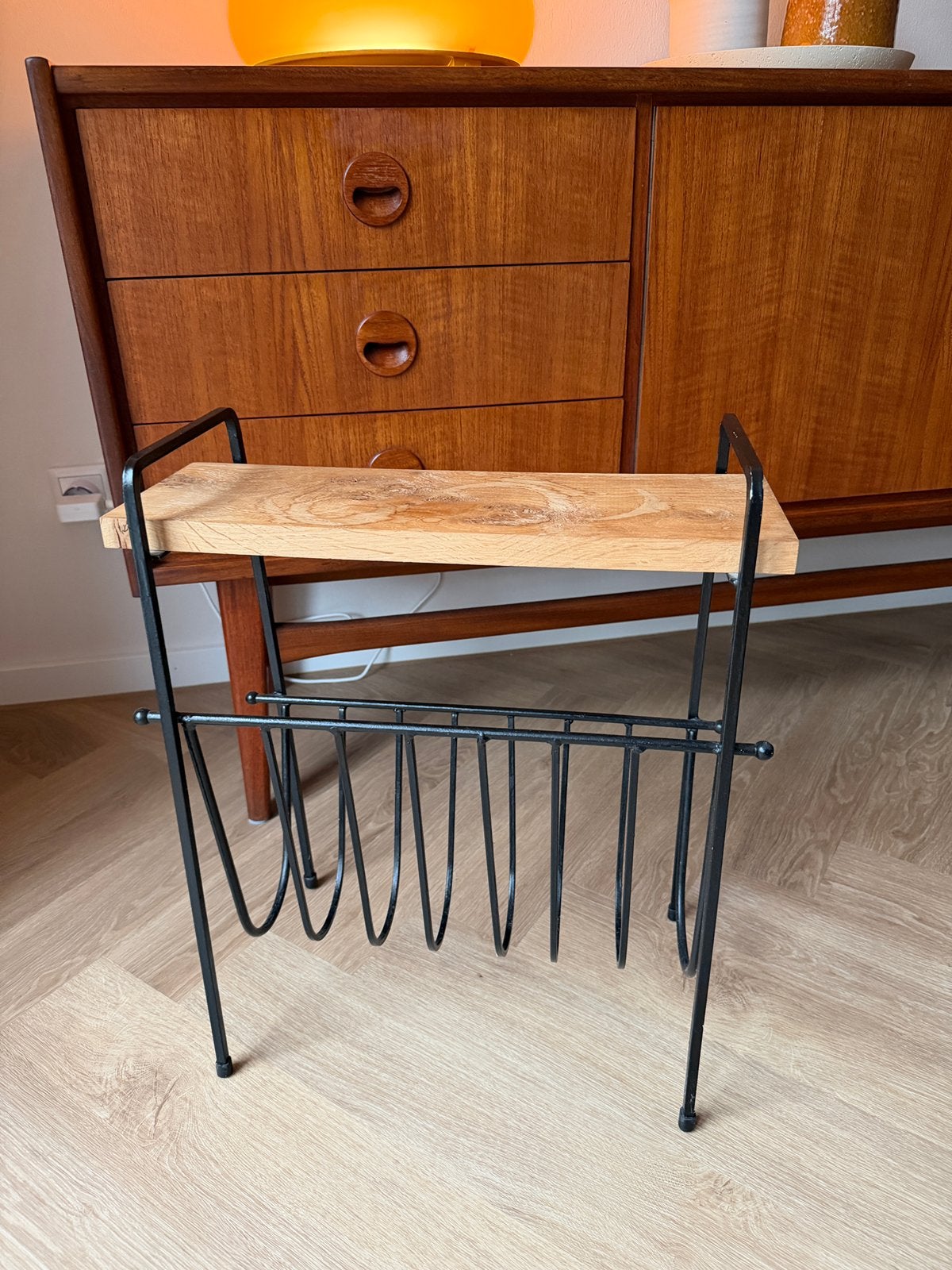 krantenrek mid century, Huis en Inrichting, Ophalen, Zo goed als nieuw, 50 tot 100 cm, Minder dan 100 cm