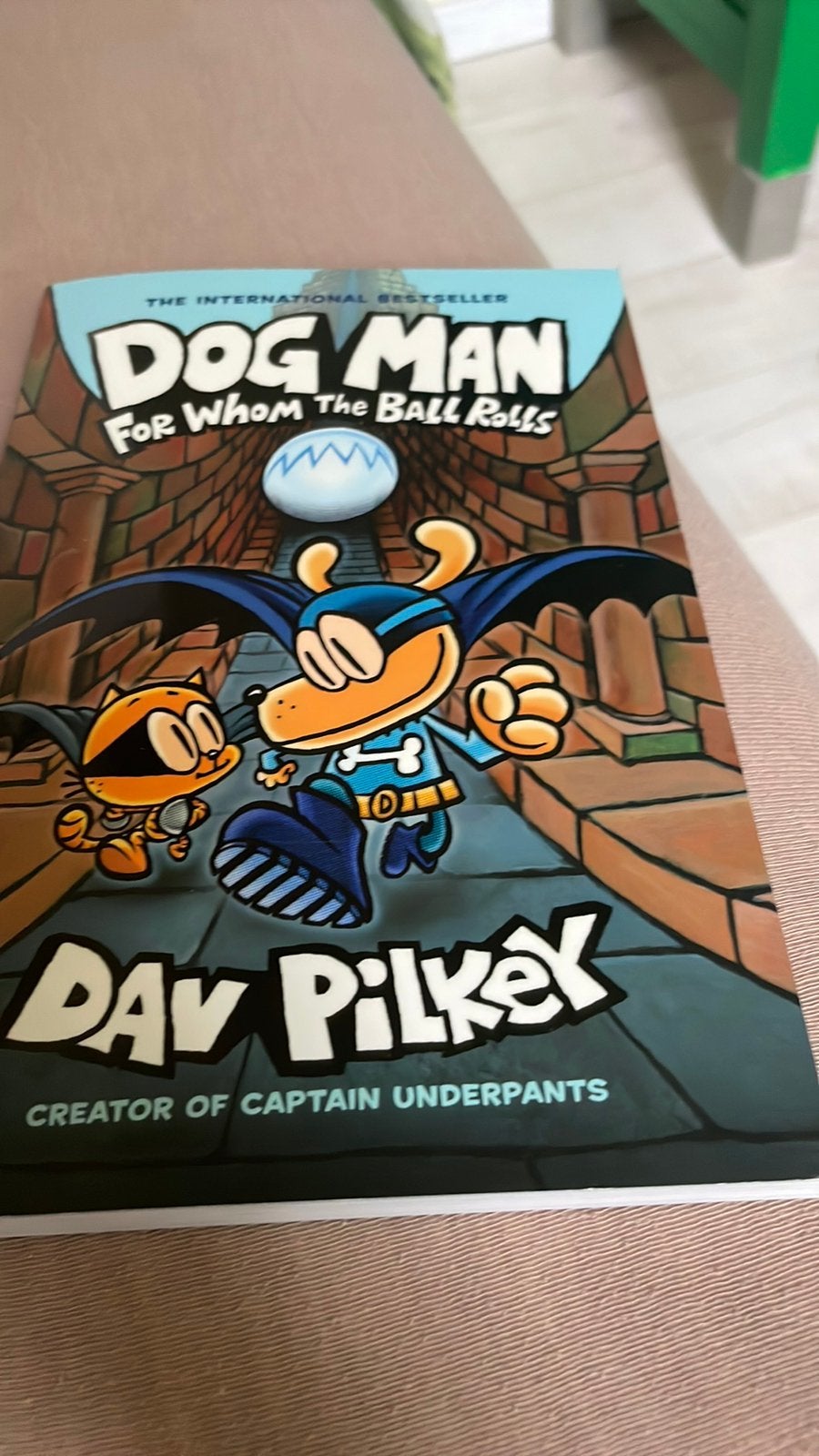 Dog man deel 7 engels, Ophalen of Verzenden, Zo goed als nieuw, Cartoons