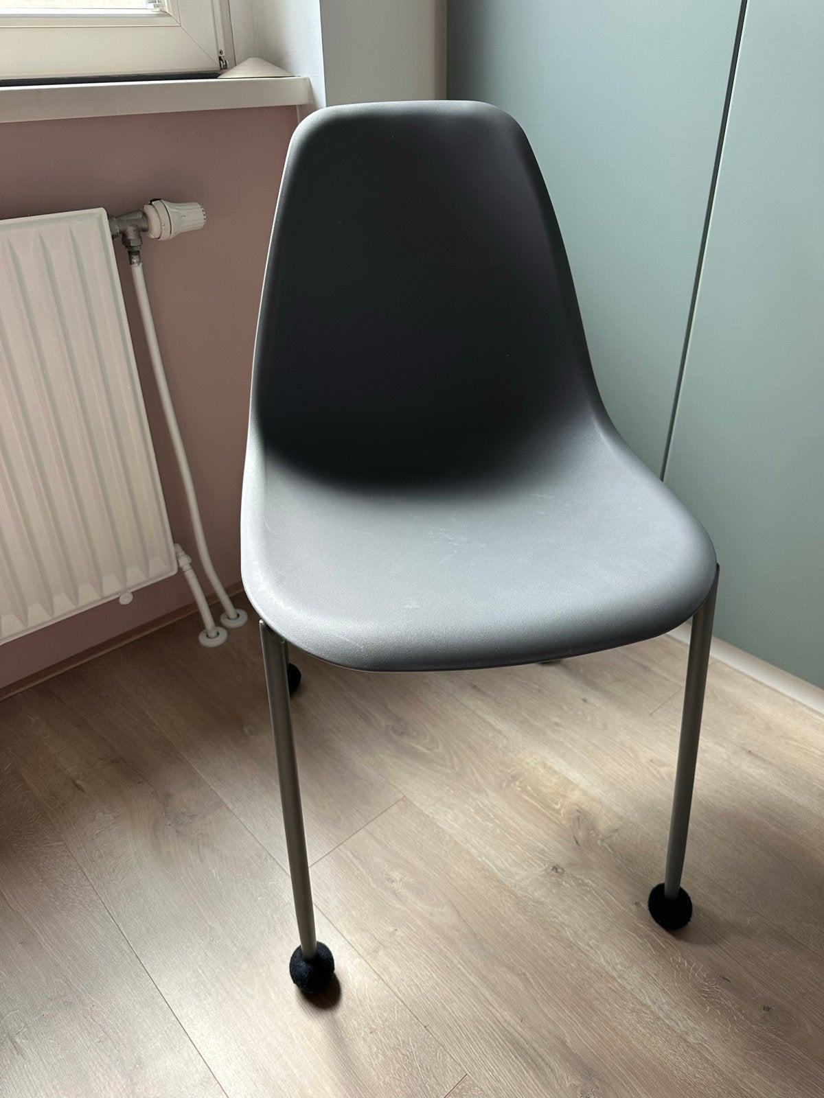 6 gebruikte eetkamerstoelen: groen, roze, antraciet, Ophalen, Kunststof, Gebruikt, Overige kleuren