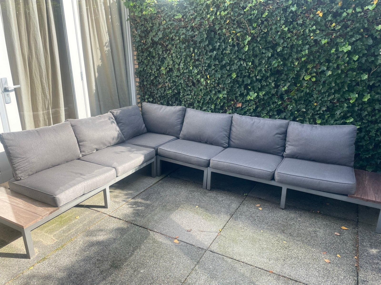 Grote loungeset met 6 zitplaatsen en houten bijzettafels, Tuin en Terras, 6 zitplaatsen, Aluminium, Ophalen of Verzenden, Zo goed als nieuw
