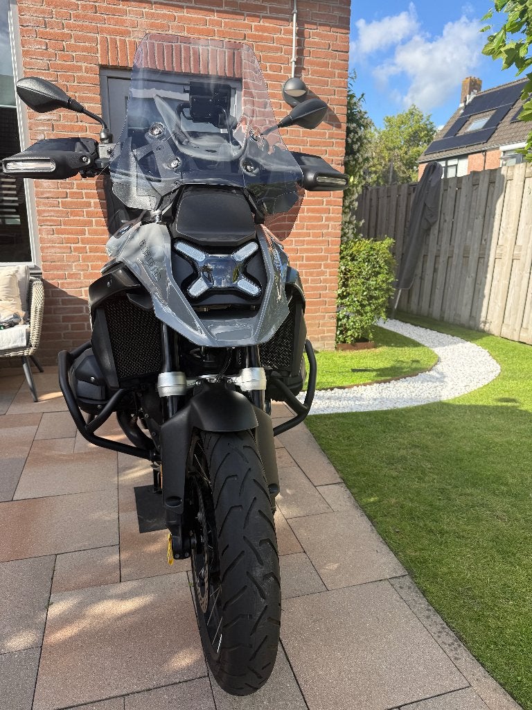 BMW R1300 GS Tripple Black Touring Innovation Adaptive Akra, Occasion, 4 cilinders, Motorrijbewijs A, Handvatverwarming