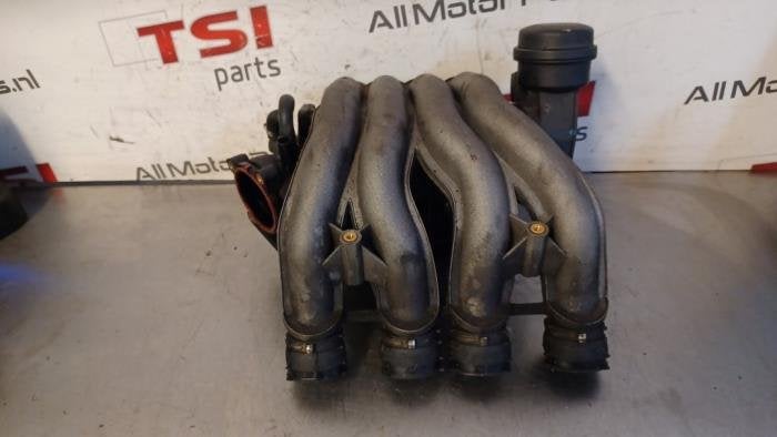 Inlaatspruitstuk van een Volkswagen Passat, Gebruikt, -, Volkswagen, -
