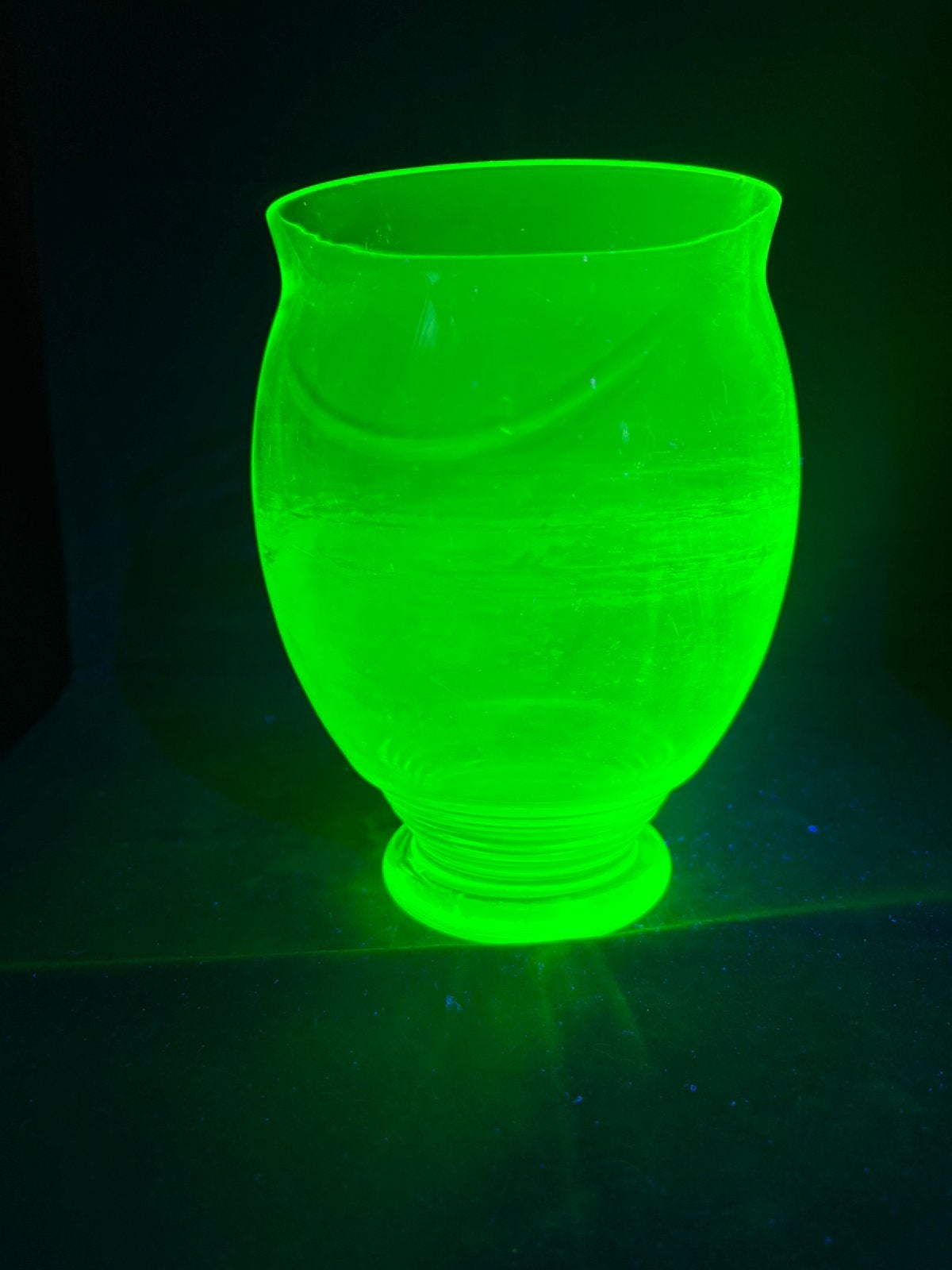 Grote vaas ( uranium glas ), Ophalen of Verzenden