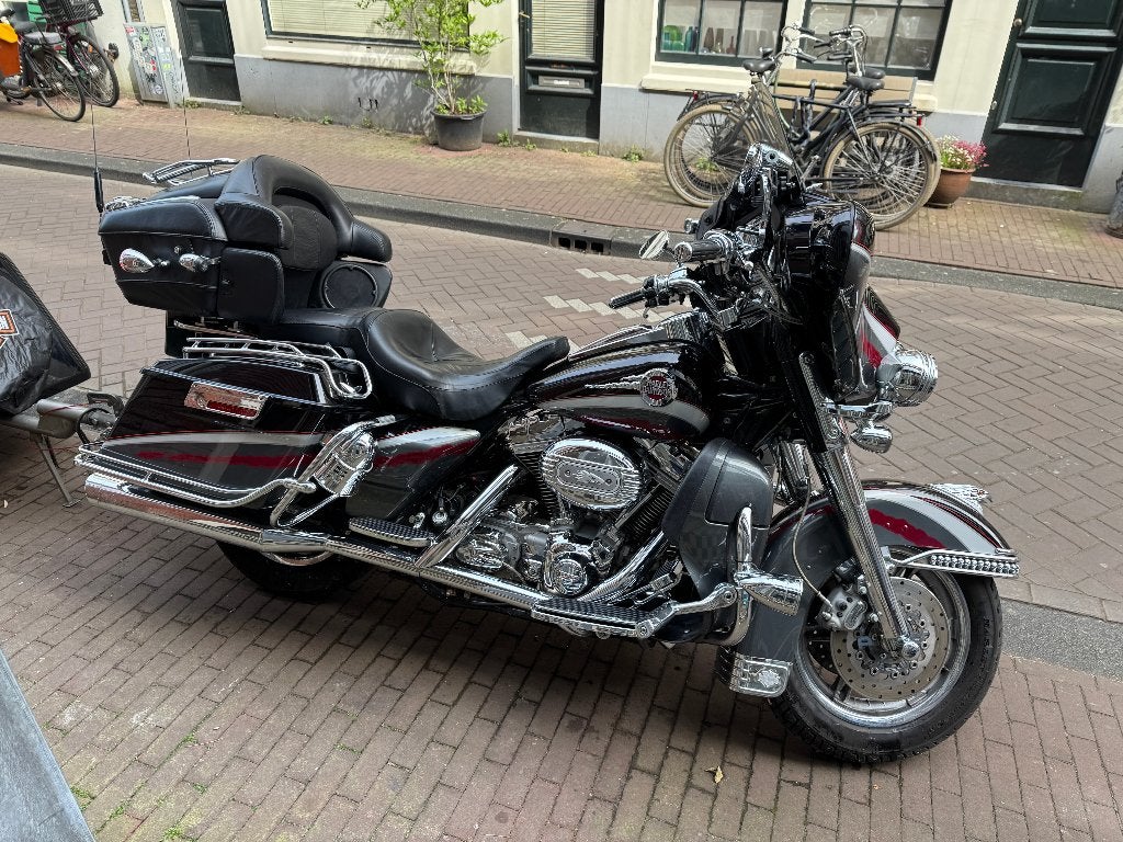 Harley-Davidson CVO Screamin Eagle Electra Glide Ultra, 2 cilinders, 1690 cc, LED Verlichting, Motorrijbewijs A