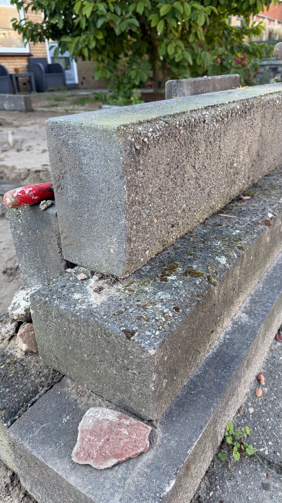 Betonnen opsluitbanden: 3x 1.20m, 3x 60cm, Ophalen, Gebruikt, Beton, Overige typen